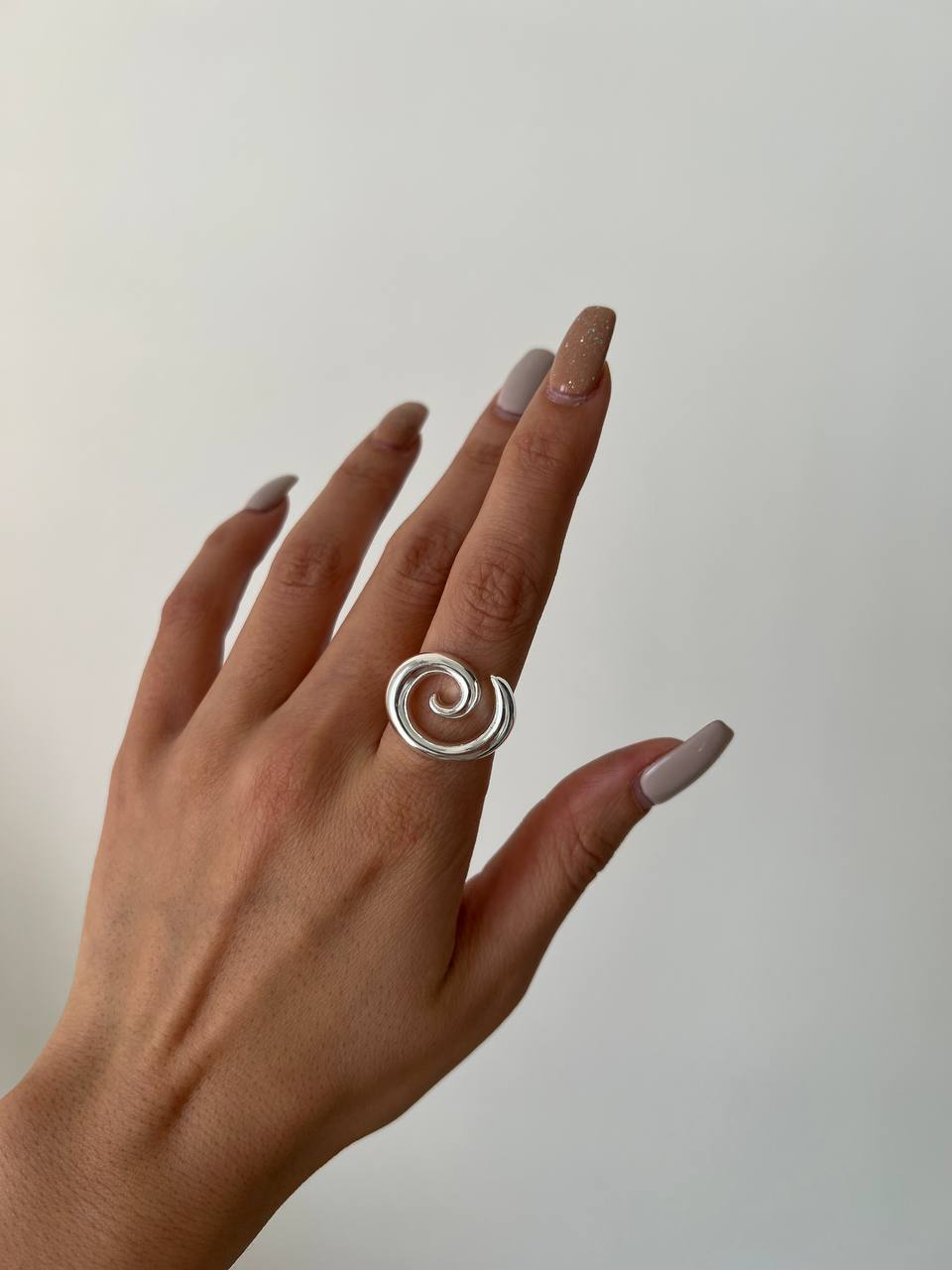 انگشتر مارپیچ مینیمال ابکاری نقره