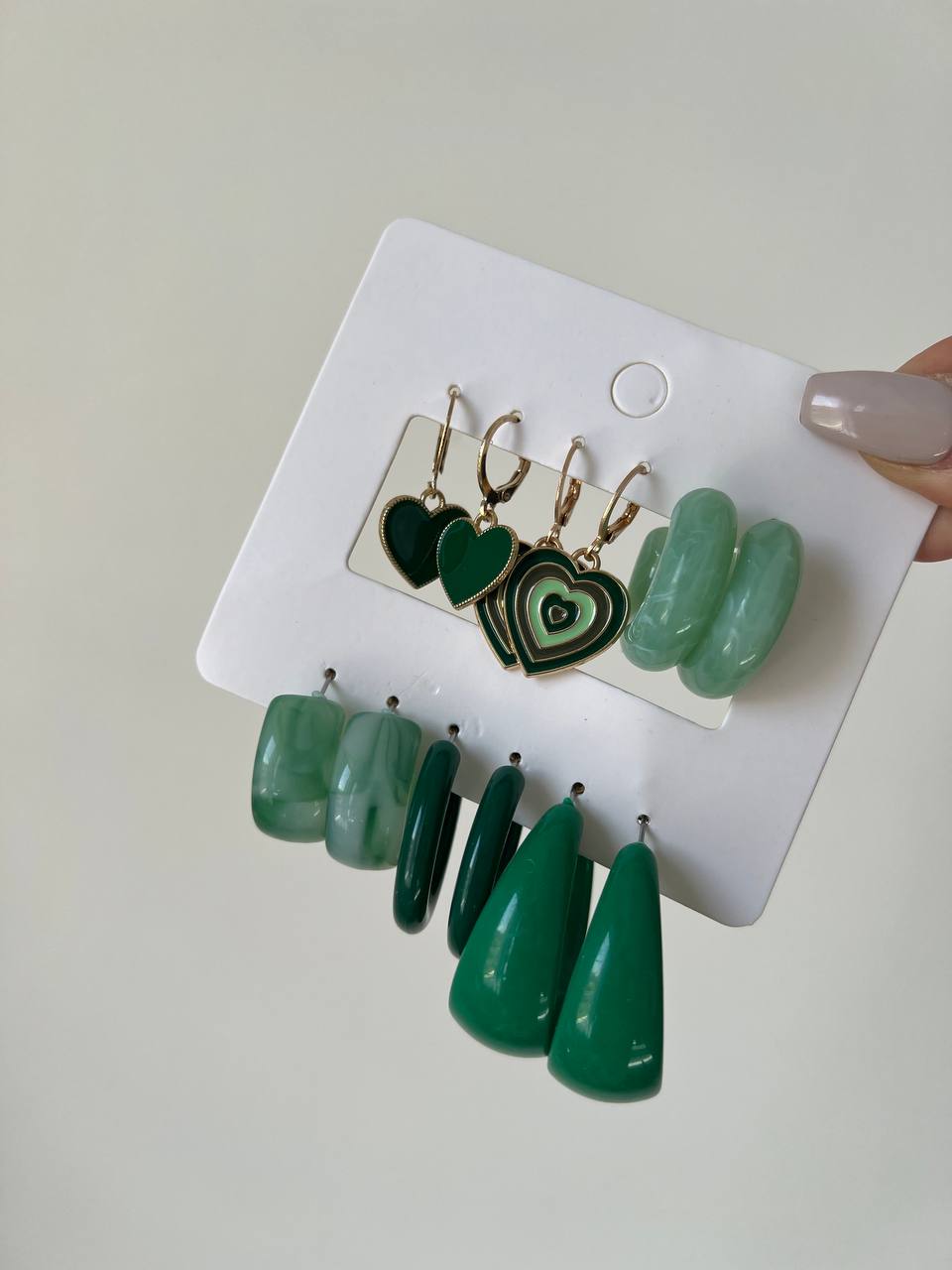 گوشواره پکی رزینی میخی ۶ عددی